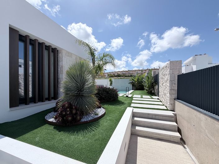 Image No.4-4 Bed Villa for sale
