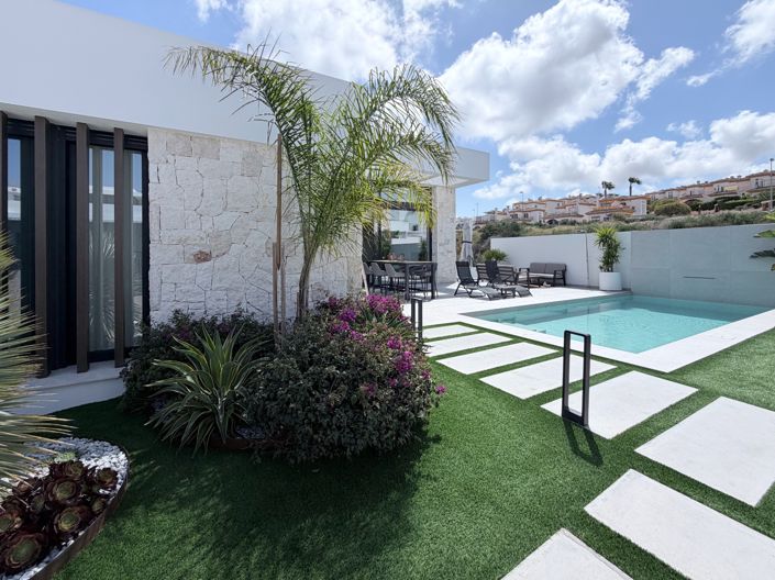 Image No.5-4 Bed Villa for sale