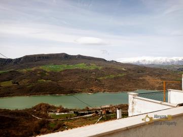 01-Incredible-town-house-with-Lake-view-roof-terrace-for-sale-Colledimezzo-Italy