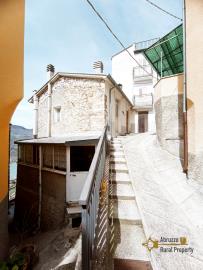 04-Incredible-town-house-with-Lake-view-roof-terrace-for-sale-Colledimezzo-Italy