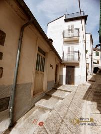 05-Incredible-town-house-with-Lake-view-roof-terrace-for-sale-Colledimezzo-Italy