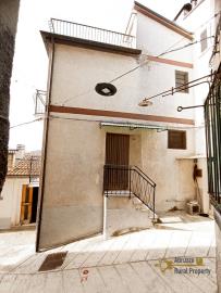 06-Incredible-town-house-with-Lake-view-roof-terrace-for-sale-Colledimezzo-Italy
