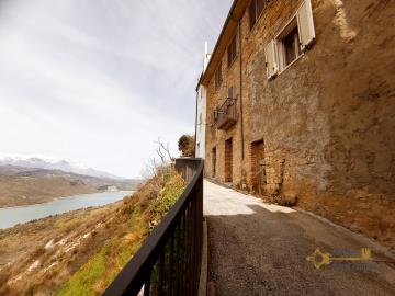 08-Incredible-town-house-with-Lake-view-roof-terrace-for-sale-Colledimezzo-Italy