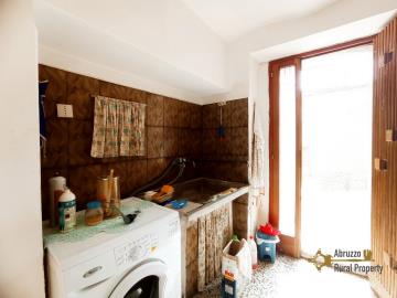 12-Incredible-town-house-with-Lake-view-roof-terrace-for-sale-Colledimezzo-Italy