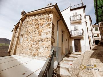 37-Perfect-condition-town-house-with-unique-view-Italy-Colledimezzo