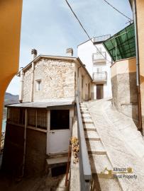 38-Perfect-condition-town-house-with-unique-view-Italy-Colledimezzo