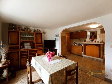 45-Perfect-condition-town-house-with-unique-view-Italy-Colledimezzo