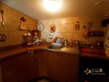 46-Perfect-condition-town-house-with-unique-view-Italy-Colledimezzo