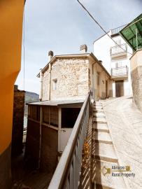 58-Perfect-condition-town-house-with-unique-view-Italy-Colledimezzo