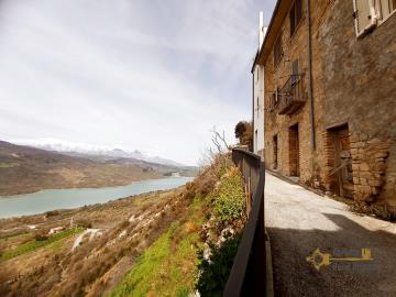 09-Perfect-condition-town-house-with-unique-view-Italy-Colledimezzo