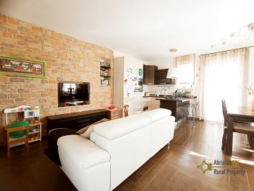 01-Completely-restored-town-house-with-small-garden-for-sale-Italy