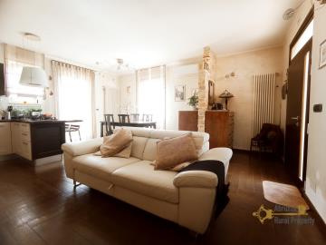 02-Completely-restored-town-house-with-small-garden-for-sale-Italy