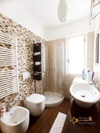 20-Completely-restored-town-house-with-small-garden-for-sale-Italy