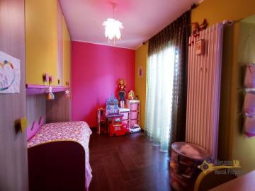 25-Completely-restored-town-house-with-small-garden-for-sale-Italy