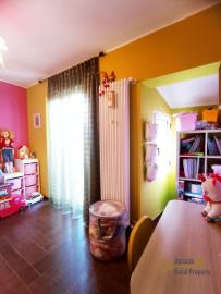 26-Completely-restored-town-house-with-small-garden-for-sale-Italy