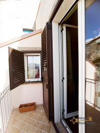 28-Completely-restored-town-house-with-small-garden-for-sale-Italy