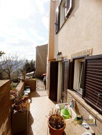 30-Completely-restored-town-house-with-small-garden-for-sale-Italy