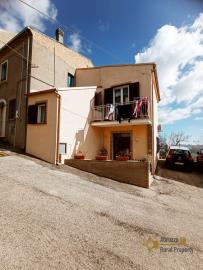 34-Completely-restored-town-house-with-small-garden-for-sale-Italy