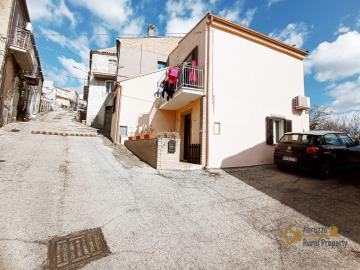 35-Completely-restored-town-house-with-small-garden-for-sale-Italy