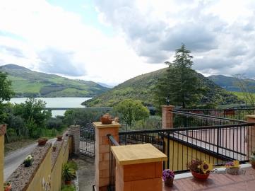 11-Incredible-lake-view-villa-with-land-for-sale-guardialfiera-molise-italy