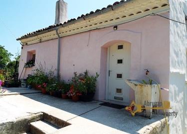 02-Restored-cottage-with-panoramic-view-for-sale-Abruzzo