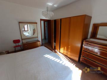 11-detached-country-villa-with-terrace-and-garden-for-sale-italy-abruzzo-roccaspinalveti