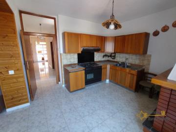 14-detached-country-villa-with-terrace-and-garden-for-sale-italy-abruzzo-roccaspinalveti