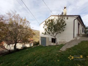 44-detached-country-house-with-garage-garden-and-panoramic-terrace-for-sale-italy-abruzzo-roccaspinalv