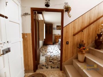 10-large-town-house-with-terrace-and-garden-for-sale-italy-abruzzo-carpineto-sinello