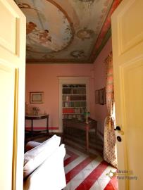 05-elegant-restored-apartment-in-historical-palace-italy-molise-larino