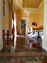 08-elegant-restored-apartment-in-historical-palace-italy-molise-larino