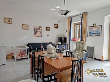 Image03-large-country-house-with-land-for-sale-Italy-Atessa