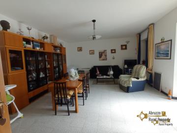 Image05-large-country-house-with-land-for-sale-Italy-Atessa