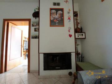 Image08-large-country-house-with-land-for-sale-Italy-Atessa
