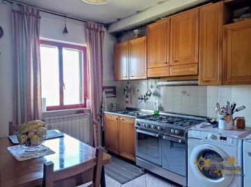Image09-large-country-house-with-land-for-sale-Italy-Atessa