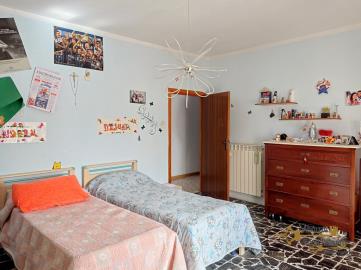 Image17-large-country-house-with-land-for-sale-Italy-Atessa