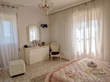 Image18-large-country-house-with-land-for-sale-Italy-Atessa