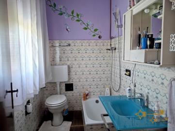Image21-large-country-house-with-land-for-sale-Italy-Atessa