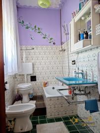 Image22-large-country-house-with-land-for-sale-Italy-Atessa
