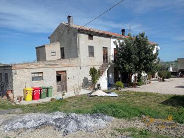 Image24-large-country-house-with-land-for-sale-Italy-Atessa