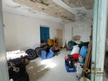 Image28-large-country-house-with-land-for-sale-Italy-Atessa