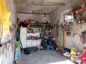 Image29-large-country-house-with-land-for-sale-Italy-Atessa