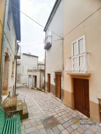02-Perfect-town-house-with-terrace-and-garage-for-sale-guilmi