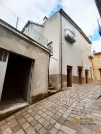 04-Perfect-town-house-with-terrace-and-garage-for-sale-guilmi