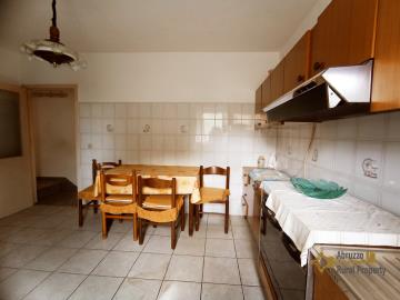 06-Perfect-town-house-with-terrace-and-garage-for-sale-guilmi