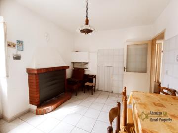 07-Perfect-town-house-with-terrace-and-garage-for-sale-guilmi