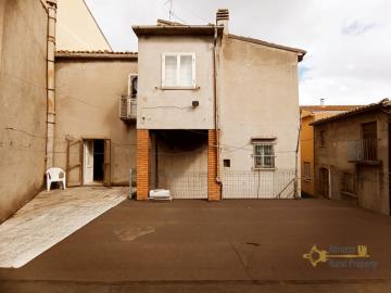 14-Perfect-town-house-with-terrace-and-garage-for-sale-guilmi