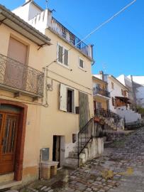 01-town-house-with-terrace-for-sale-molise-lucito