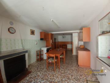 07-town-house-with-terrace-for-sale-Italy-Molise-Lucito