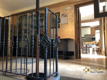 01-renovated-town-house-with-taverna-and-sea-view-italy-abruzzo-casalbordino